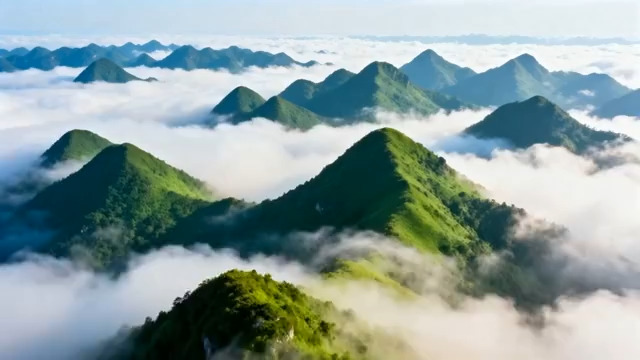  云海中的绿色山峰2465#横屏 	 