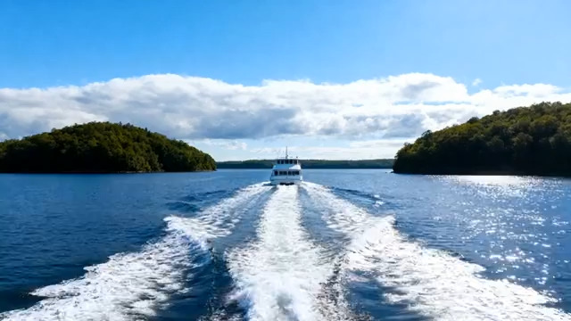  游艇湖面飞驰航拍2387#横屏 	 