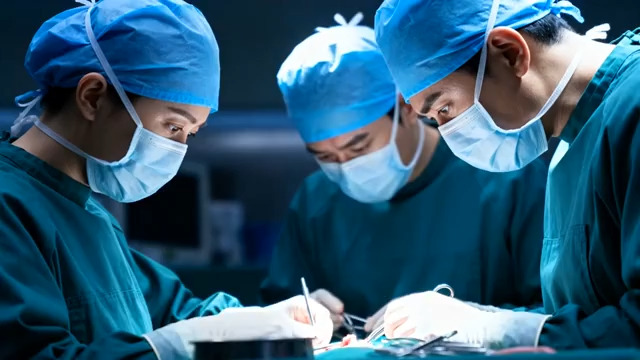  医生团队手术中56012363#横屏 	 