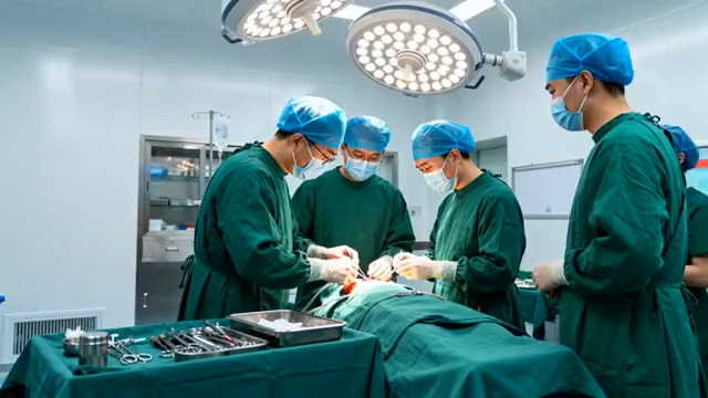  医生团队手术中2362#横屏 	 -