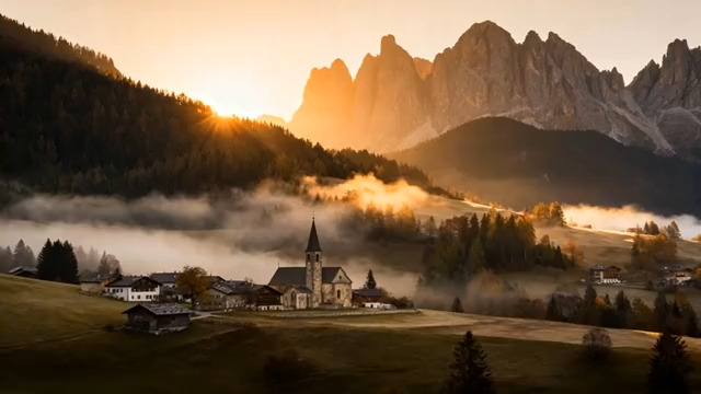  山间晨雾中的尖顶1662#横屏 	 