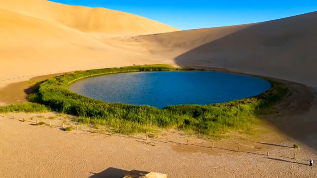  沙漠中的绿洲湖泊1639#横屏 	 