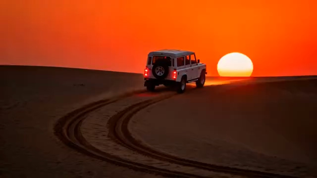  沙漠日落越野车行驶1612#横屏 	 