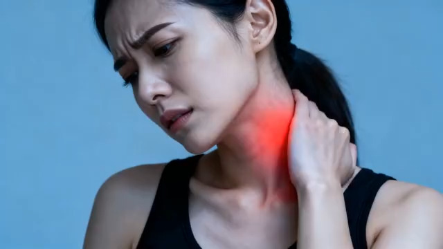  女性颈部疼痛特写1390#横屏 	 