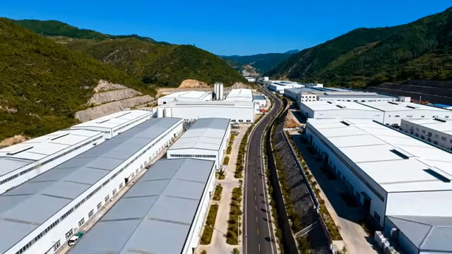  青山环绕的现代化工厂1454#横屏 	 