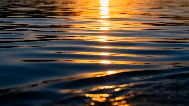  金色水面波光粼粼25011040#横屏 	 