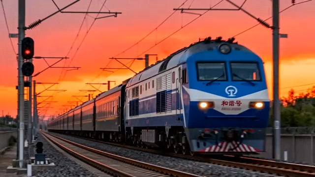  和谐号列车行驶日落时分771#横屏 	 