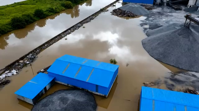  航拍水灾砂石厂被淹745#横屏 	 