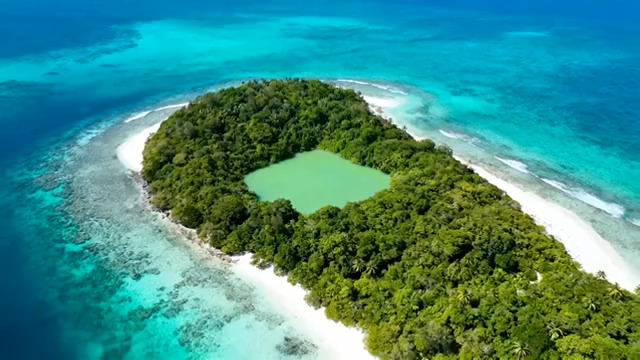  航拍海岛绿色心形湖714#横屏 	 