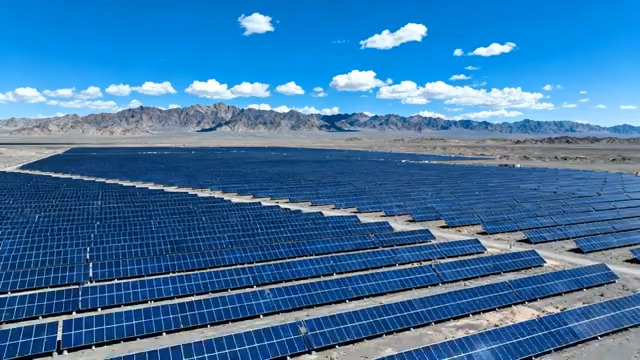  戈壁太阳能光伏电站航拍476#横屏 	 -