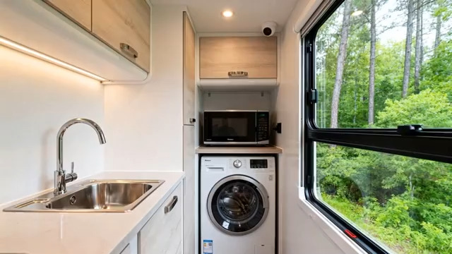  房车厨房内部特写375#横屏 	 