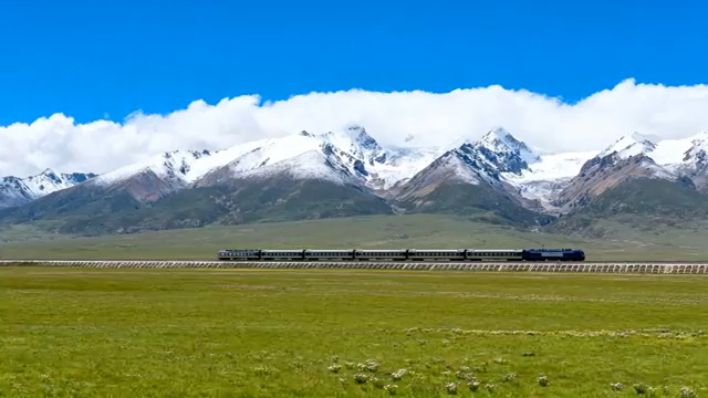  雪山草原火车穿行2643#横屏 	 