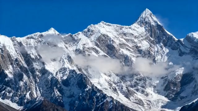  雪山峰顶云海流动2648#横屏 	 