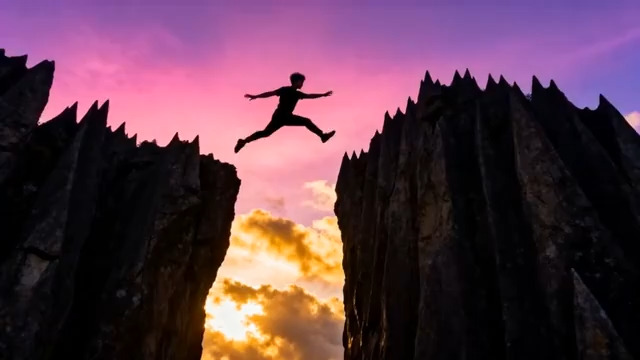  夕阳下的攀登者剪影2398#横屏 	 