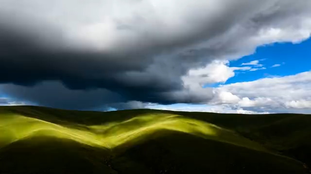  乌云下的绿色丘陵2345#横屏 	 