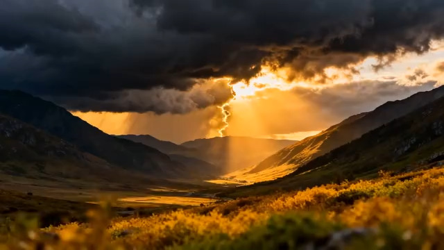  金色山谷阳光穿透乌云1176#横屏 	 -