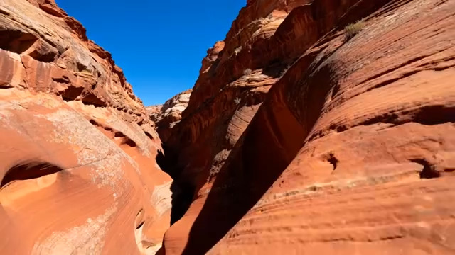  红色岩壁峡谷风光915#横屏 	 