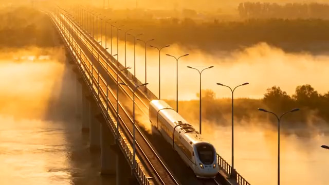  高铁桥上晨光掠影570#横屏 	 