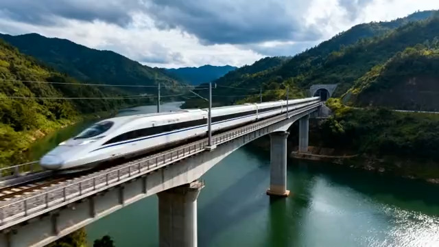  高铁穿行山水间567#横屏 	 