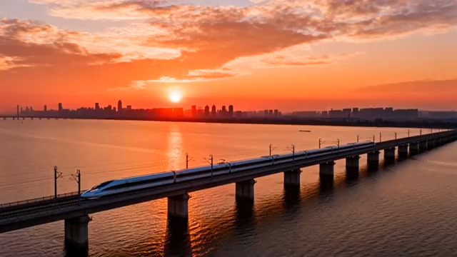  高铁桥上的日出美景571#横屏 	 