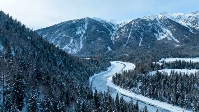  冬季雪山蜿蜒公路408#横屏 	 -