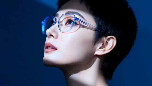  戴眼镜女性侧脸特写383#横屏 	 