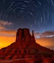  夜空下岩石景观星轨素材43#横屏 	 -