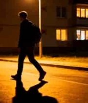  夜晚街道男人行走背影素材1009#横屏 	 -