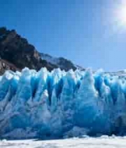  阳光下的冰川自然景观1374#横屏 	 