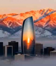  雪山下的城市高楼景观1188#横屏 	 