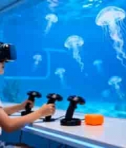  小女孩体验虚拟现实游戏1392#横屏 	 