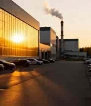  夕阳下工厂停车场及烟囱景观2263#横屏 	 