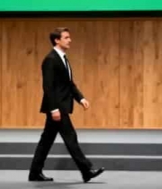  西装男士舞台行走画面440#横屏 	 -