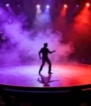  舞台上舞者表演的场景3049#横屏 	 