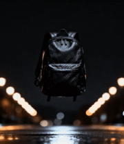 夜晚街道悬浮的黑色背包3941#横屏 