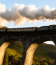 蒸汽火车行驶在拱形桥上3075#横屏 