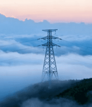 云海中的高压输电塔941#横屏 