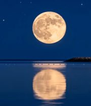 月夜下海边灯塔全景4173#横屏 