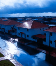 雨后整齐排列的红顶房屋1812#横屏 