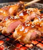  炭火上烤制的鸡肉串190#横屏 	 -