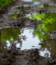 雨后泥泞小路积水画面4274#横屏 