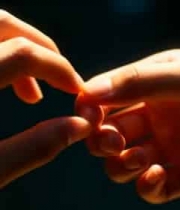  双手拉钩特写1499#横屏 	 - 