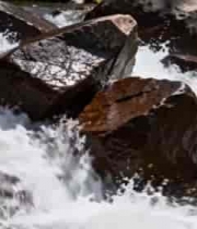 水流冲击岩石自然景象2868#横屏 	 