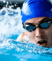 泳池中游泳运动员特写1220#横屏 