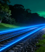 夜晚森林中发光的铁路素材1912#横屏 