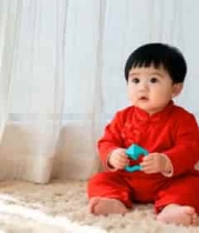  室内婴儿穿着红衣玩玩具1292#横屏 	 
