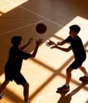  室内篮球场两人传球画面489#横屏 	 - 