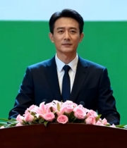  商务男士绿幕前演讲525#横屏 	 