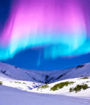 雪山之上的绚烂极光景观5132#横屏 