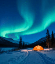 雪山下雪地帐篷旁的极光景观4160#横屏 